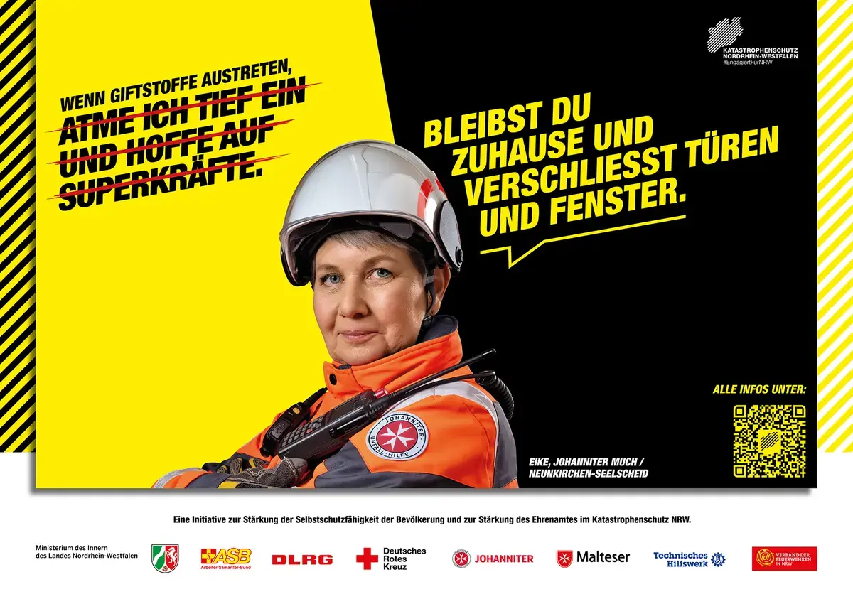 Eine Großfläche mit einer Katastrophenschützerin von der JUH.