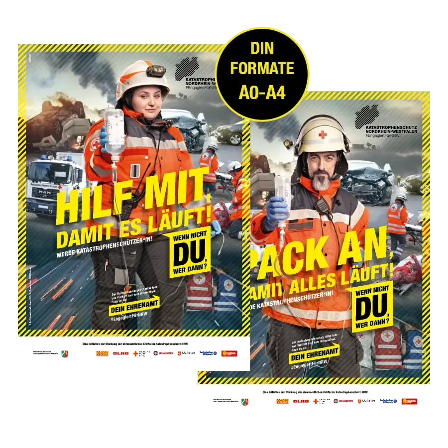 Das Bild zeigt Plakate von zwei Ehrenamtlichen vom DRK.