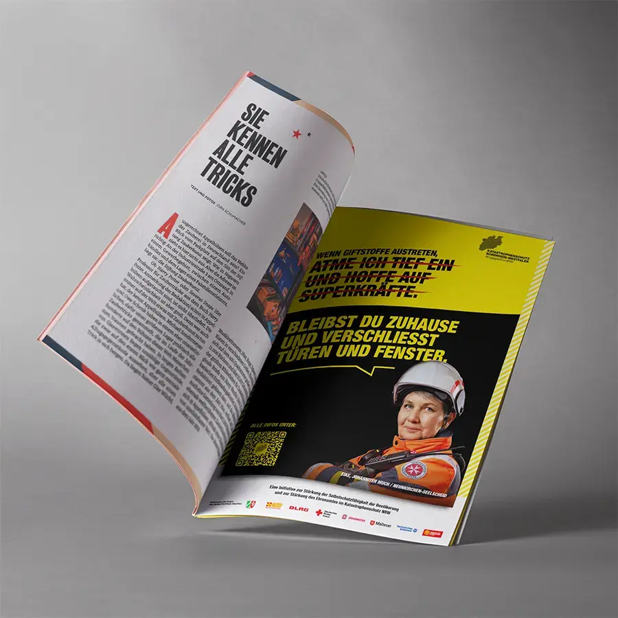 Hochformat des Befähigungsmotivs mit einer Katastrophenschützerin von der JUH in einem Magazin.