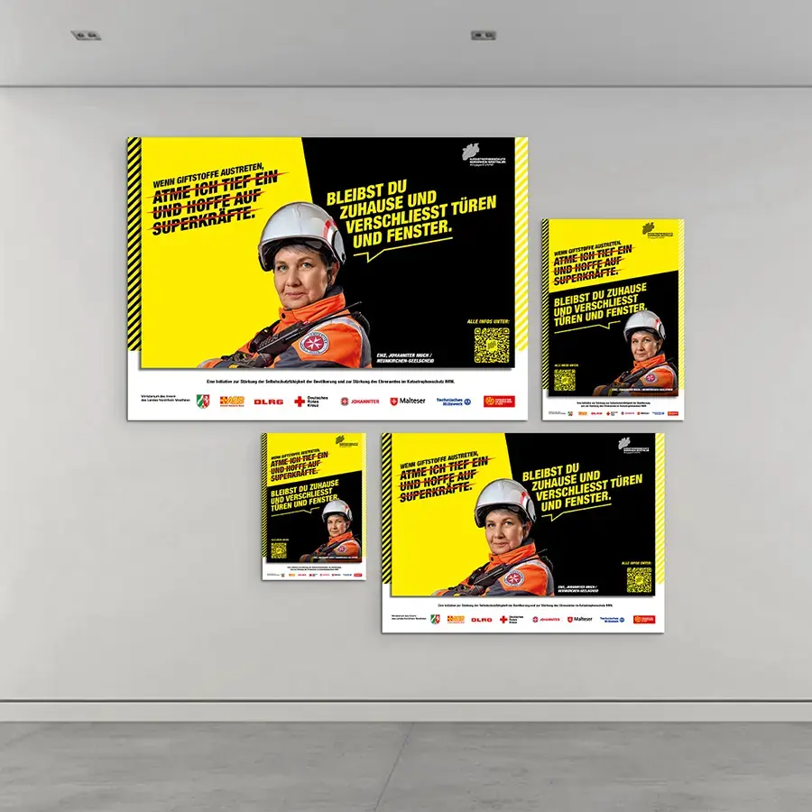 Hoch- und Querformate des Befähigungsmotivs mit einer Katastrophenschützerin von der JUH an einer Wand.