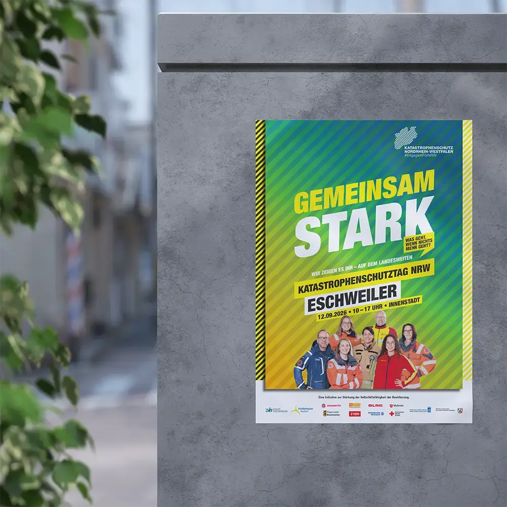 Darstellung des Plakats zum Katastrophenschutztages 2026 an einer Wand.