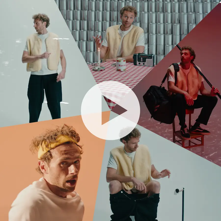 Das Bild zeigt Ausschnitte aus den Tom Clips (Tom am Esstisch, mit Sportausrüstung, auf dem Klo, beim Sport) und einen Play-Button in der Mitte.